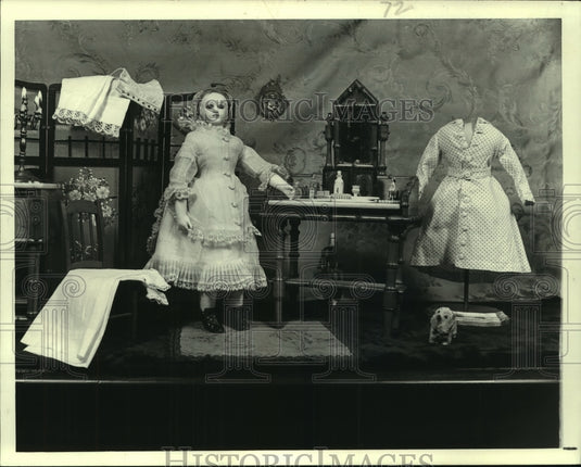1982 Press Photo Doll displayed at Les Enfants d'Antan antique doll show - Historic Images