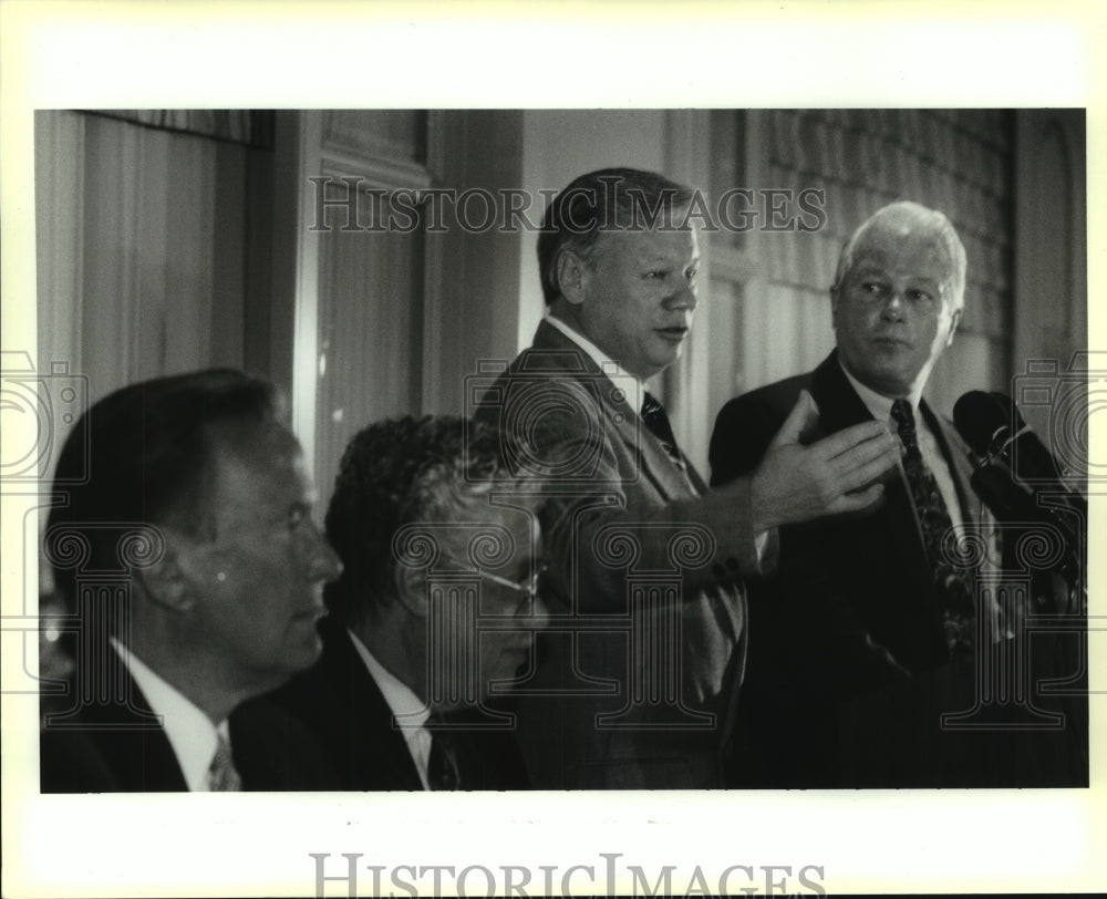 1993 Press Photo Governor Edwin W. Edwards and Others - noa95764 - Historic Images