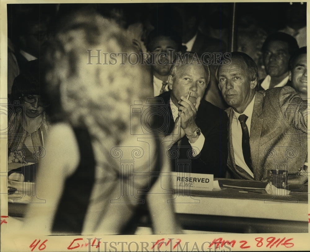 1986 Press Photo Gov. Edward W. Edwards judging a beauty contest - noa95774 - Historic Images