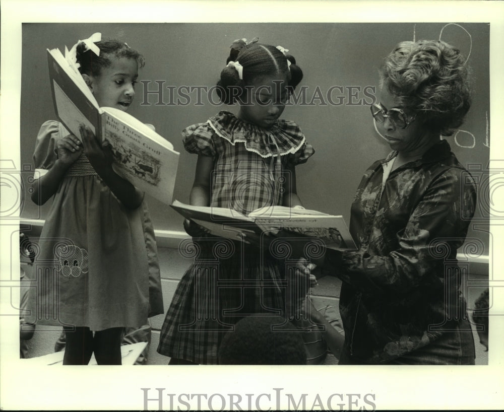 1984 Press Photo Katie Neason, parent volunteer at Thomas Edison Elementary - Historic Images