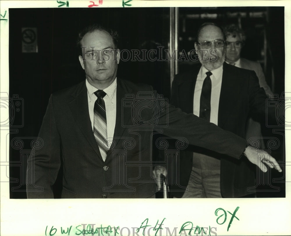 1988 Press Photo Brian Eastwold leaves Federal probation office - noa95938 - Historic Images