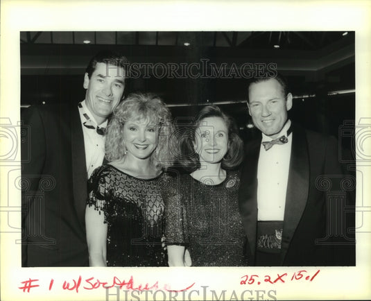 1994 Press Photo Kathy and John Eastman & others at Jeff Scholars event - Historic Images
