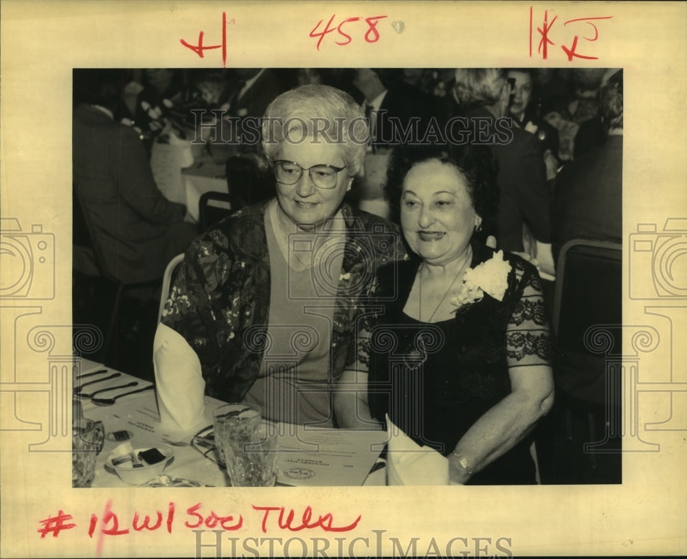 1992 Press Photo Kay Fowler and Esther Eble at Louisiana Historical Dinner - Historic Images