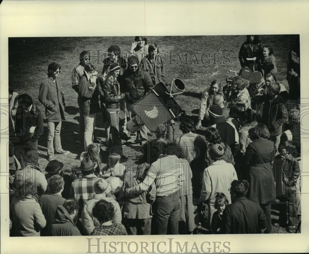 1979 Press Photo Scientific look at eclipse - noa96028 - Historic Images