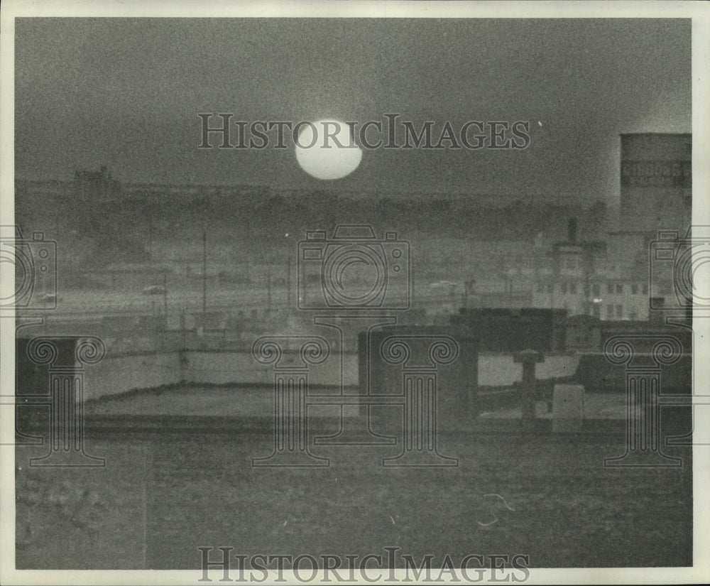 1960 Press Photo General view of eclipse in the city - noa96036 - Historic Images