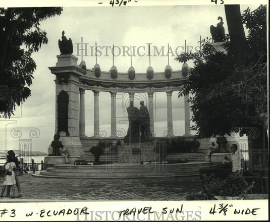 1983 Press Photo Guayaquil's statue of Sion Bolivar and Jose San Martin - Historic Images