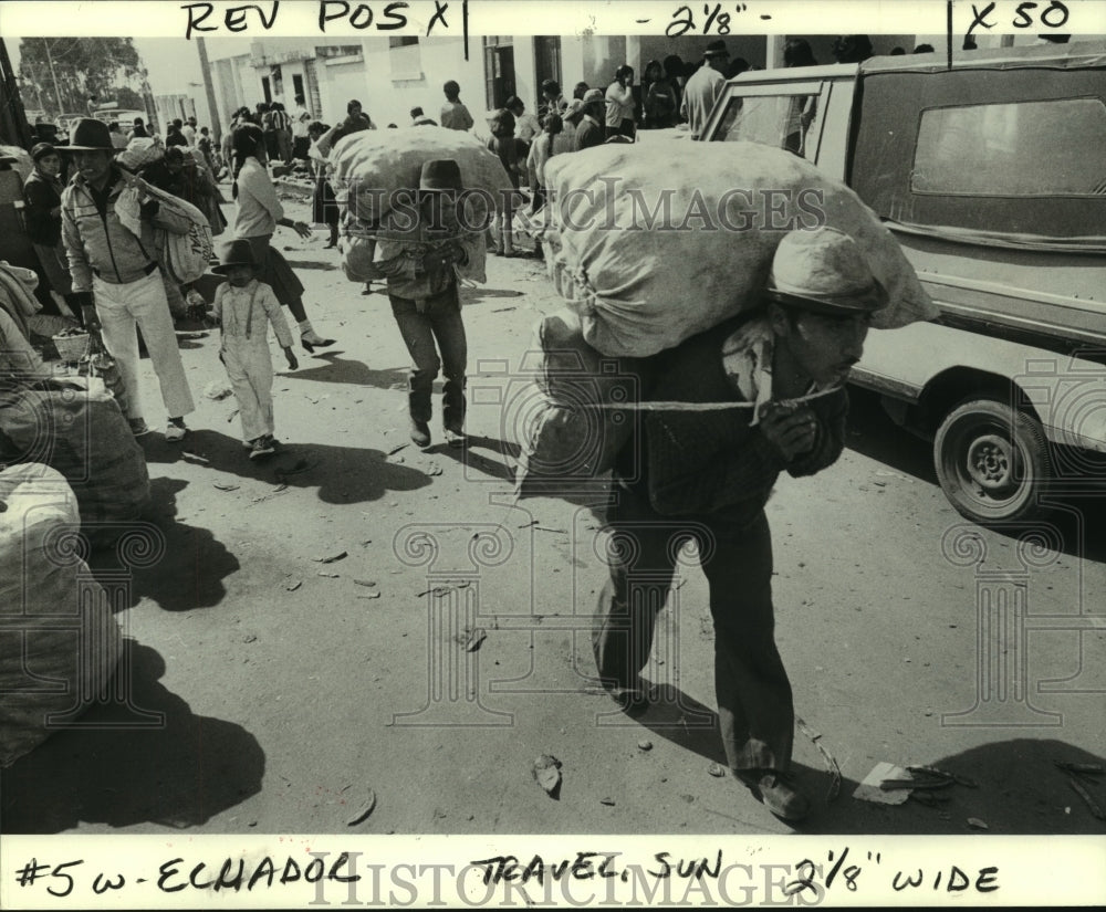 1983 Press Photo Indian hauls potatoes to market in Ecuador - noa96087 - Historic Images