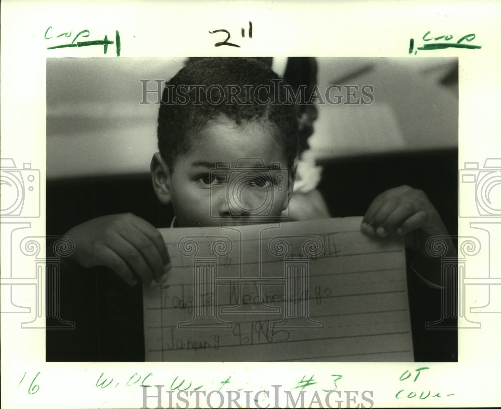 1985 Press Photo Floyd Gray III, Thomas Edison School, shows off his work. - Historic Images