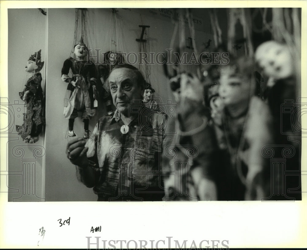 1994 Press Photo Frank Dupont, Owner of the Puppetorium, Upper Pontalba, LA - Historic Images