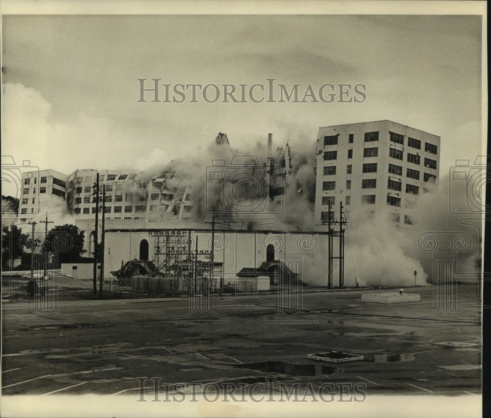 Press Photo Building Collapsing - noa96304 - Historic Images