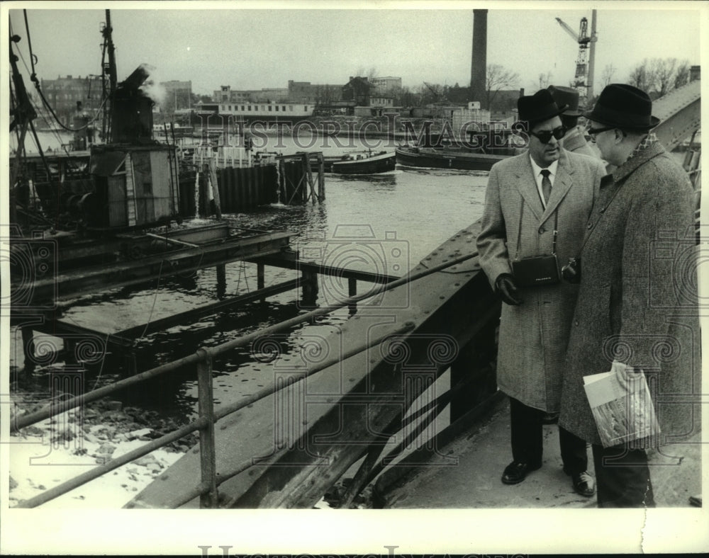 1965 Press Photo Officials Inspect Lock in Hamburg, Germany - noa96369 - Historic Images
