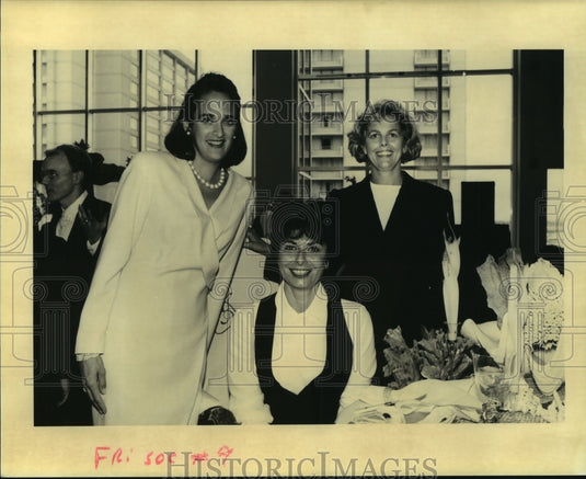 1995 Press Photo Decorating team for the Young Children's Lunch - noa96375 - Historic Images