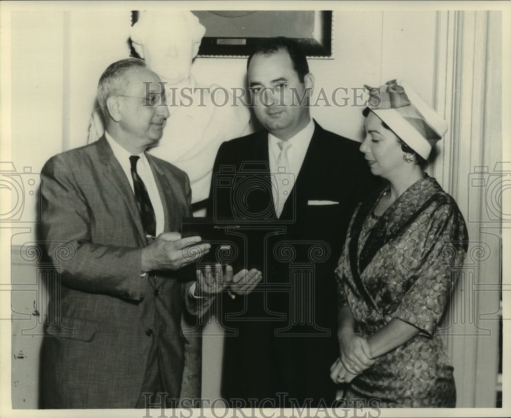 1962 Press Photo Professor Abraham, Councilman Clarence O. Dupuy with Mrs. Dupuy - Historic Images