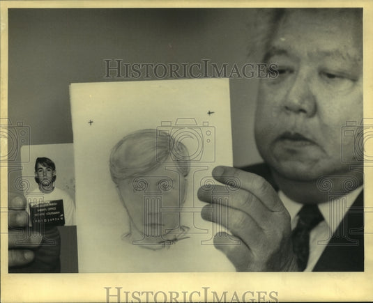 1992 Press Photo Sheriff Harry Lee holds an Artist's rendering of Joel Durham - Historic Images