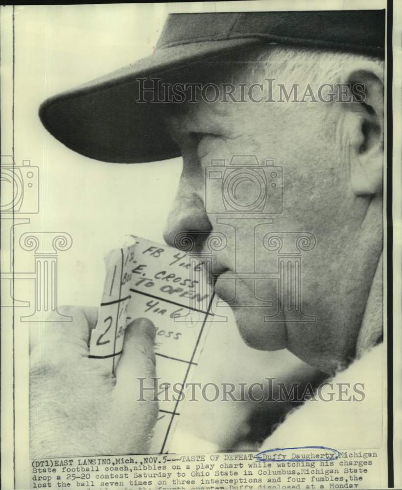 1968 Press Photo Michigan State football coach Duffy Daugherty during the game - Historic Images