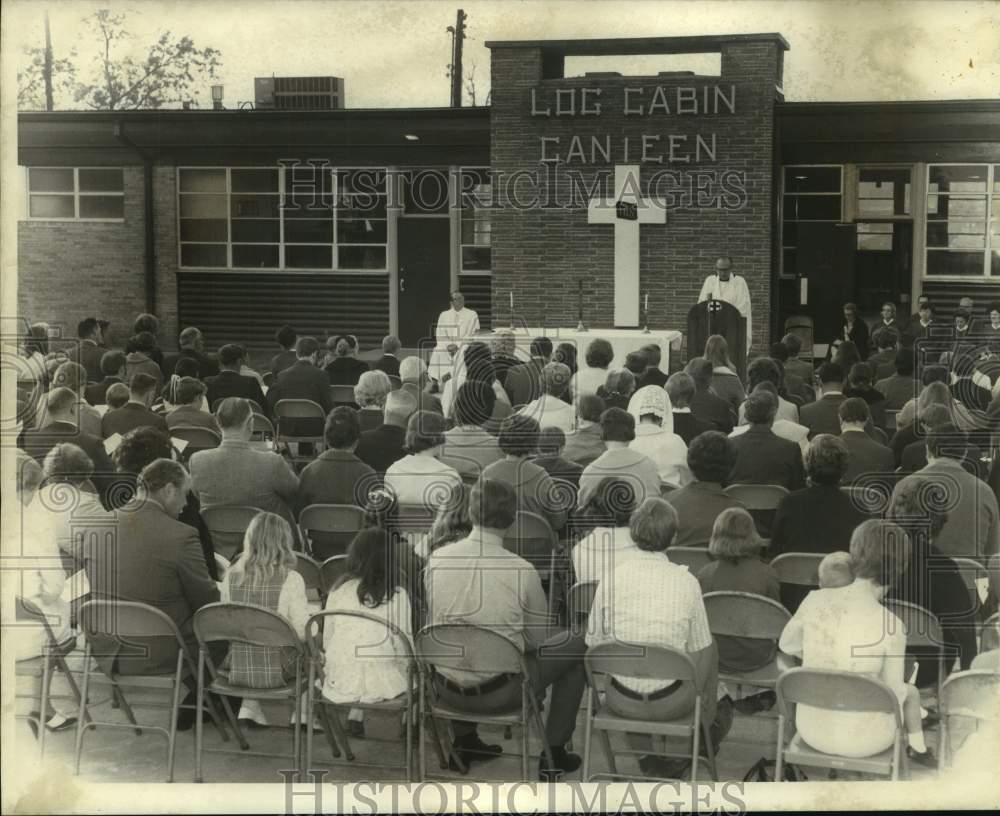 1971 Harahan Easter celebration - Historic Images