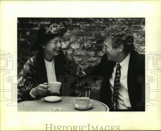 1995 Pegg Woodward and Tony Dunbar at PJ's coffee shop - Historic Images