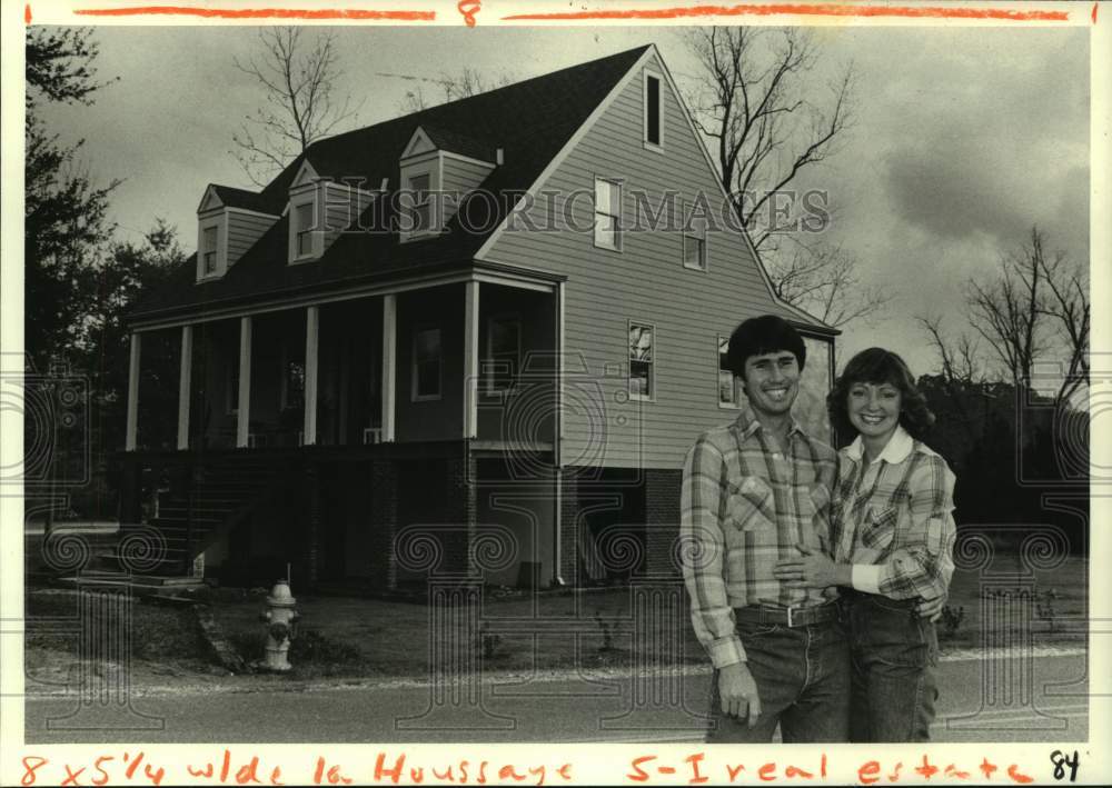 1979 Jon and Robyn de la Houssaye with their West Bank dream house - Historic Images