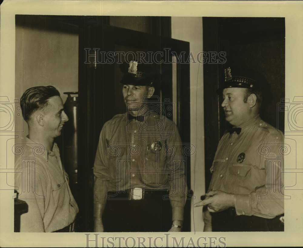 1966 Stalling Chepron talks to Officer Dunn and Patrolman Gleaber - Historic Images