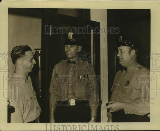 1966 Stalling Chepron talks to Officer Dunn and Patrolman Gleaber - Historic Images