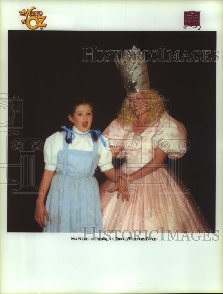 2001 Press Photo Mia Bullard as Dorothy &amp; Susan Williams as Glinda in Wizard Oz. - Historic Images