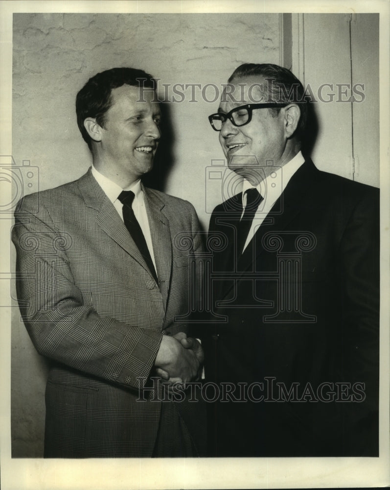 1969 Press Photo French Society Discussion Session- 926 Lafayette St. Restaurant - Historic Images