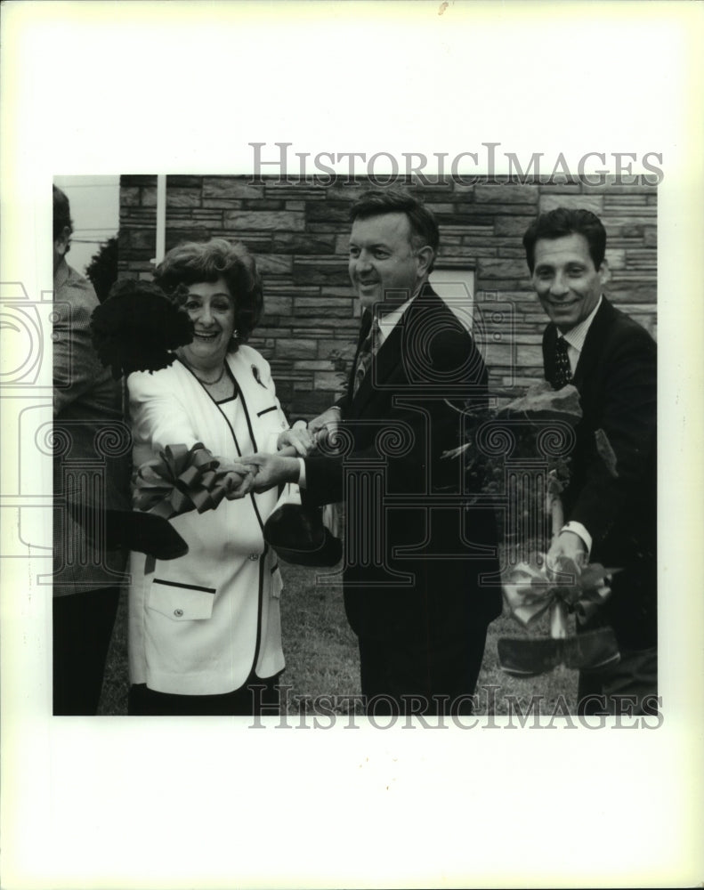 1994 Press Photo Groundbreaking for the Kenner Rivertown Repertory Theatre. - Historic Images