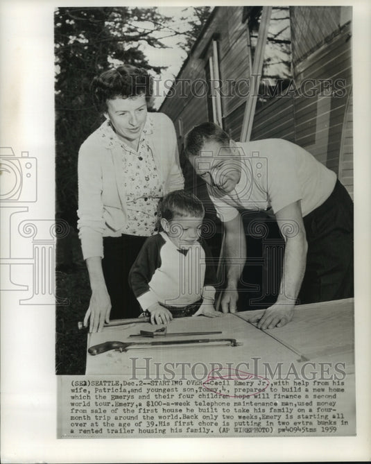 1959 Press Photo Cecil Emery Jr. with wife & son prepares to build a new home - Historic Images