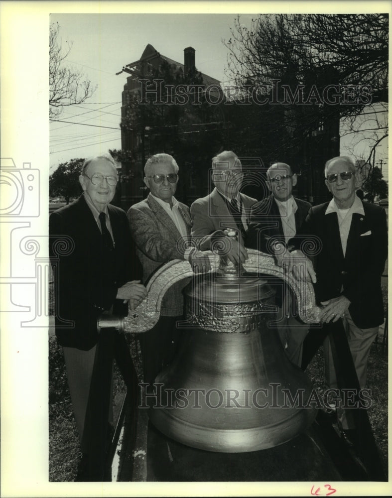 1989 Press Photo Richard Dixon &amp; others of the Santa Maria Knights of Columbus - Historic Images