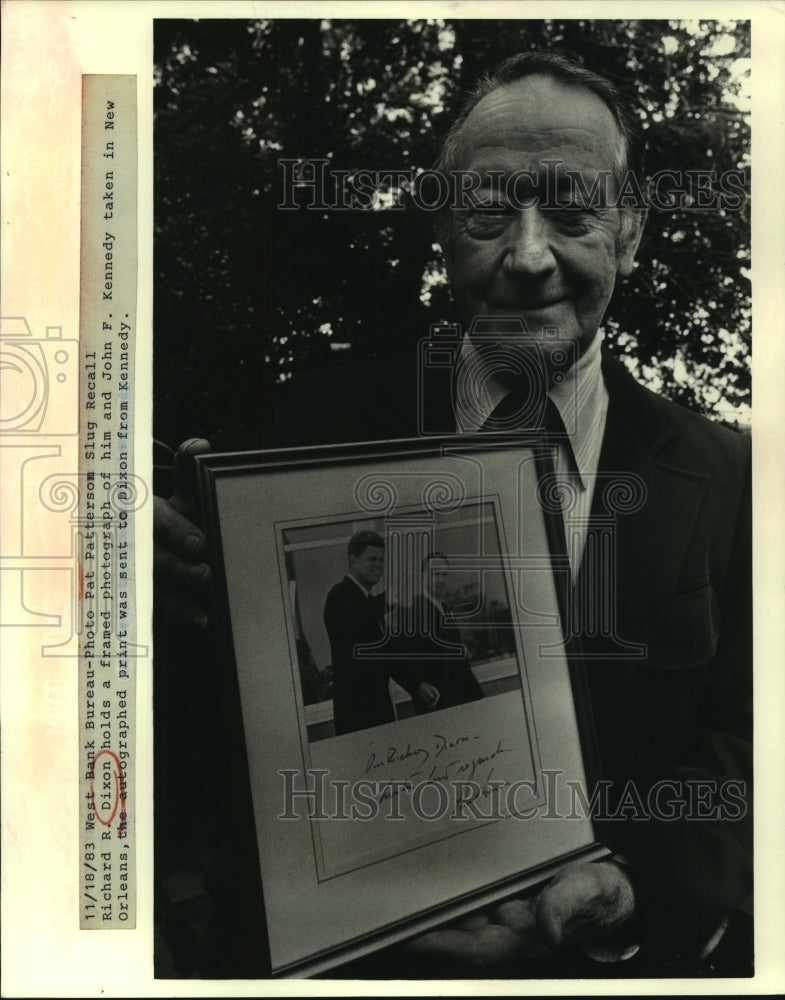 1983 Press Photo Richard R. Dixon holds a photograph of him and John F. Kennedy - Historic Images