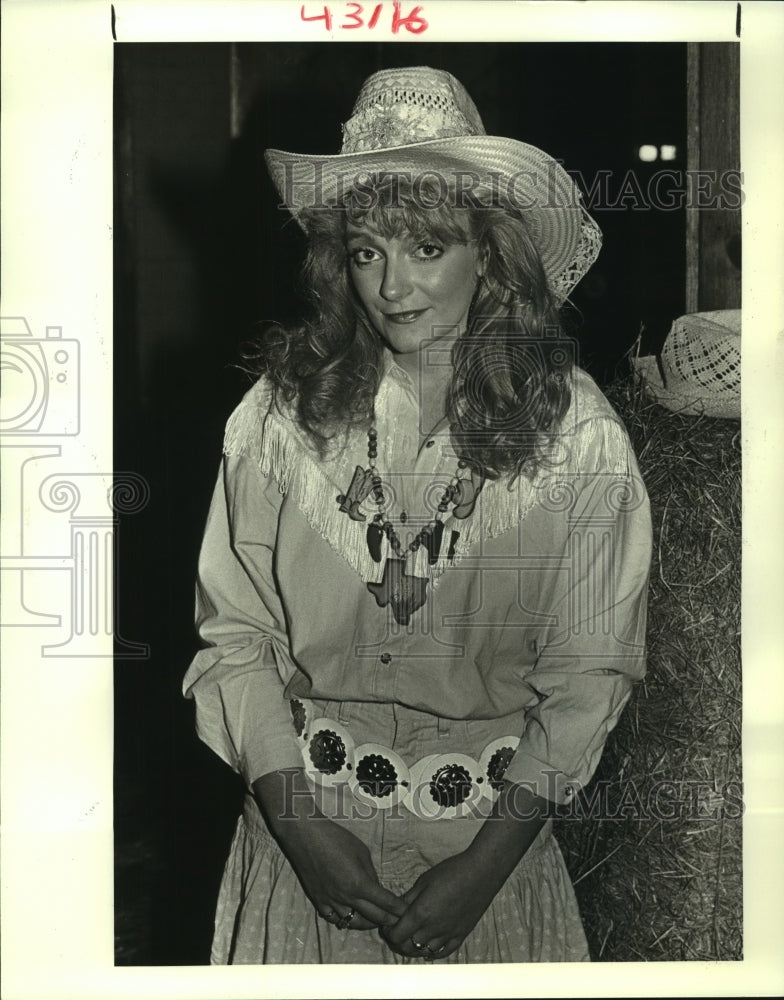 1987 Press Photo Debutante Sallye English in a Western themed party - noa98185 - Historic Images