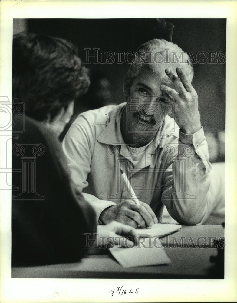 1990 Press Photo Loyola Professor Mary McCay with student inmate Fred Tomberlin - Historic Images