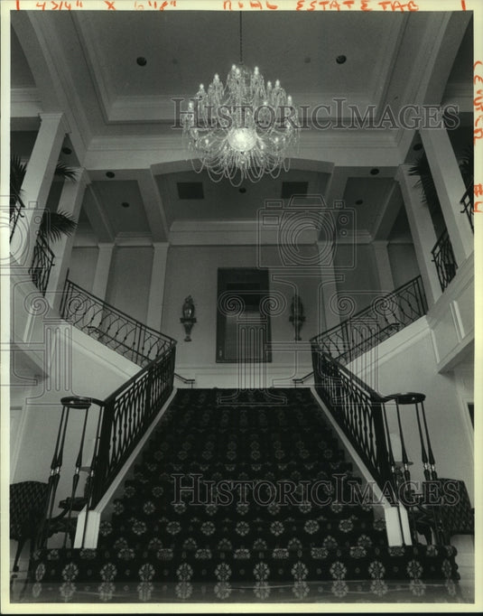 1989 Press Photo Entrance to English Turn Country Club with Waterford chandelier - Historic Images