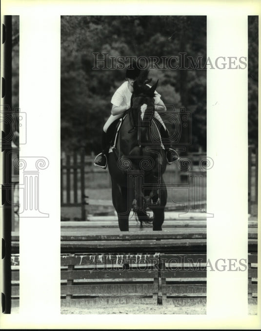 1993 Press Photo Esther Beeson takes jump at English Turn Stables. - noa98217 - Historic Images
