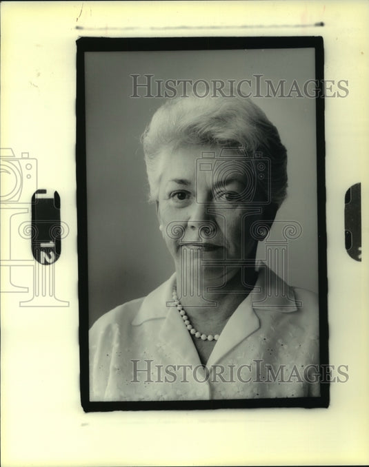 1988 Press Photo Mrs. Thomas Duncan, president of the Fine Arts Club - noa98258 - Historic Images