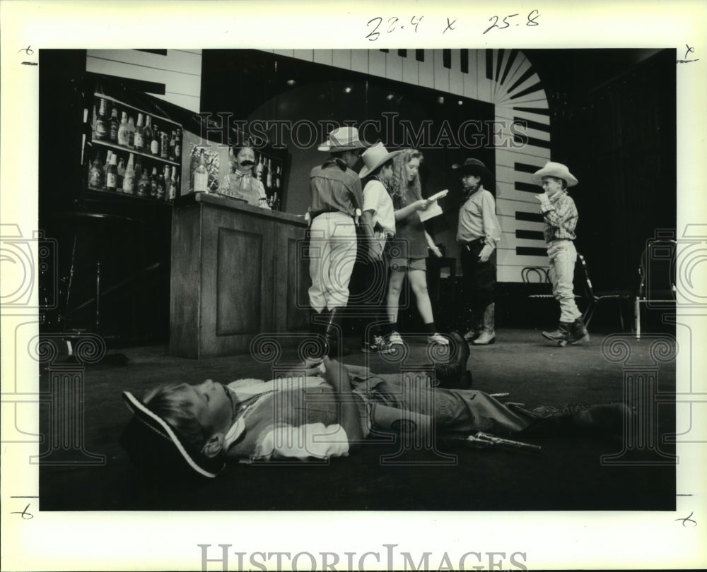 1991 Press Photo Young actor Chad Sellers lies dead, &quot;Bobby the Varmit&quot; in Play - Historic Images