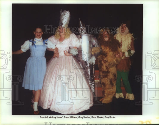 2001 Press Photo Whitney Haase', Susan Williams, Greg Stratton, Others in Play - Historic Images