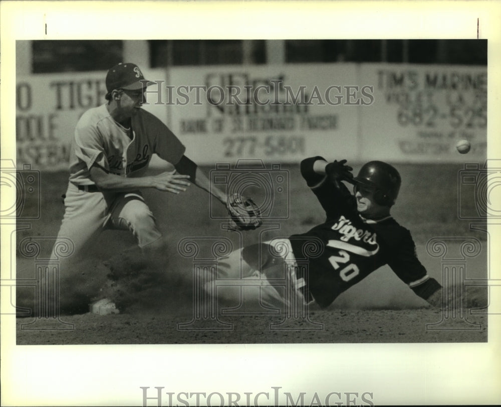 1989 Press Photo Holy Cross vs Rummel Baseball Game - Player Slides into 2nd - Historic Images