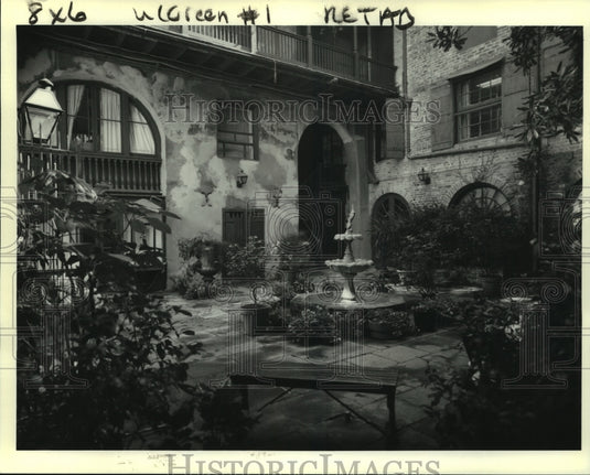 1991 Press Photo Spanish-style patio with rooms around central courtyard - Historic Images