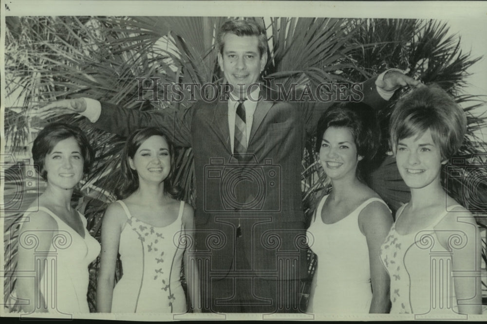 1968 Press Photo Mississippi A&amp;I Board Director and Miss Hospitality Contestants - Historic Images