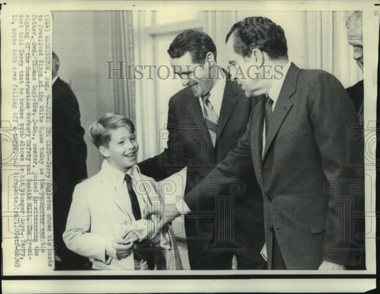 1969 Press Photo Terry Eagleton & others with President Nixon at White House - Historic Images
