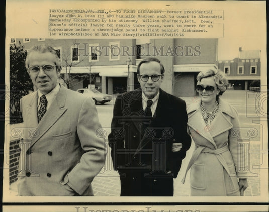 1974 Press Photo Former Presidential atty. John W. Dean III & wife walk to court - Historic Images
