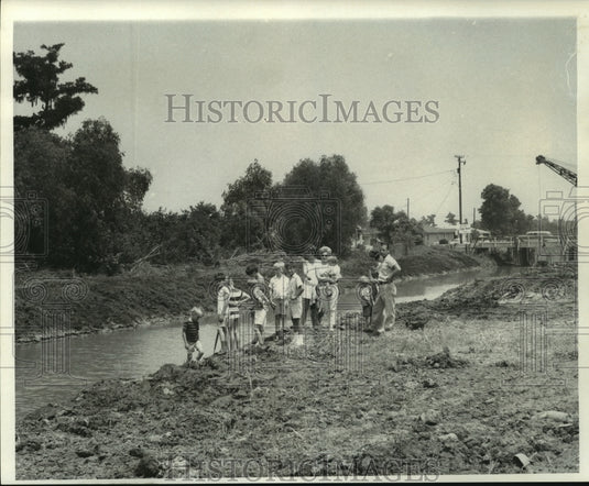 1969 Press Photo Duncan Canal, an open canal near children's play area - Historic Images