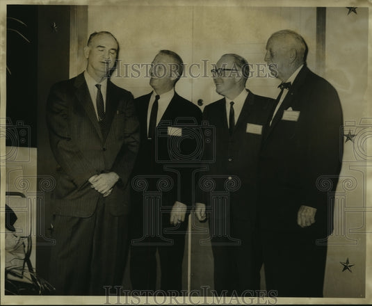 1966 Press Photo Lewis Dymond of Frontier Airlines & other airlines delegates - Historic Images