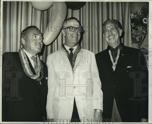 1966 Press Photo Thomas M. Dwyer & others at C of C Sales Executives Meeting - Historic Images