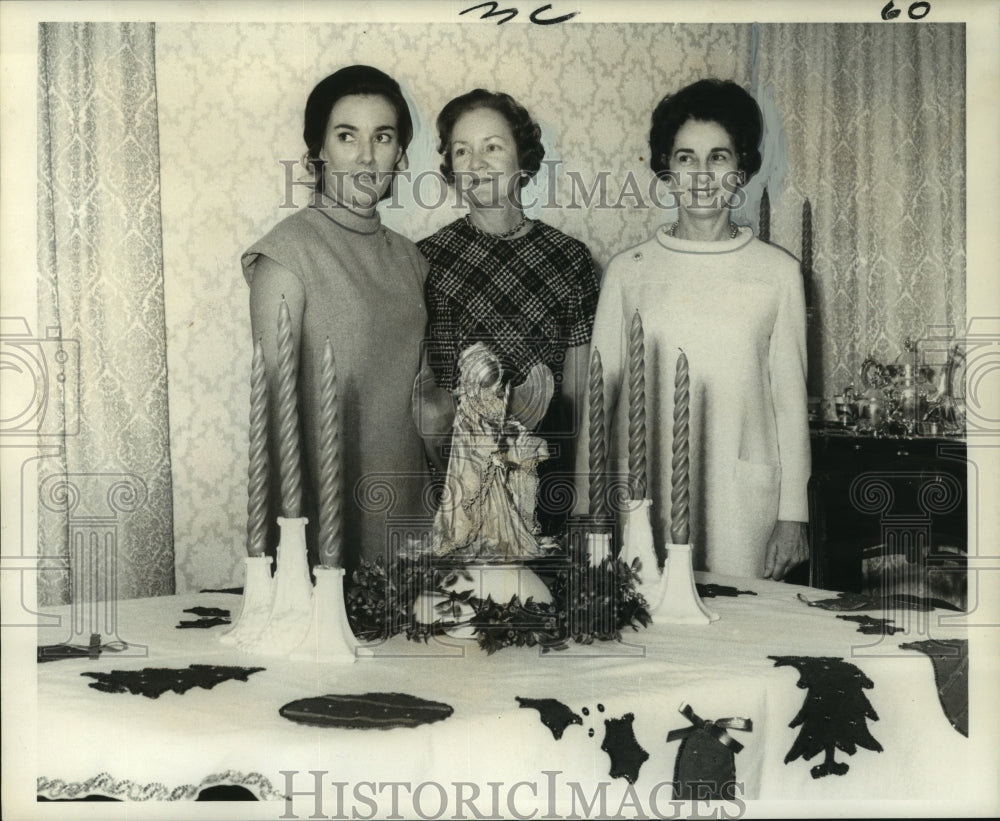 1968 Press Photo Members of the Pro Christo Laborantes at &quot;Christmas Dejeuner&quot; - Historic Images