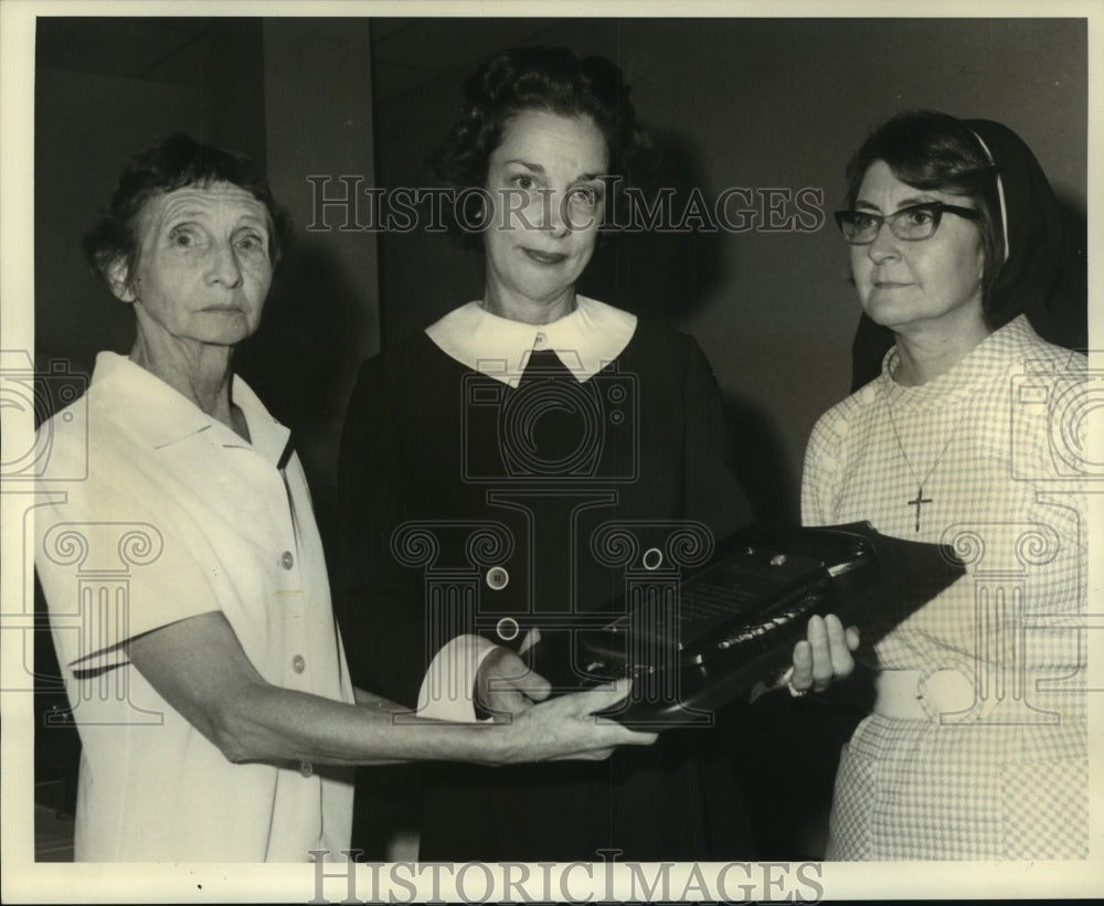 1971 Phyllis D. Eagan, honored by the Sara Mayo Hospital - Historic Images