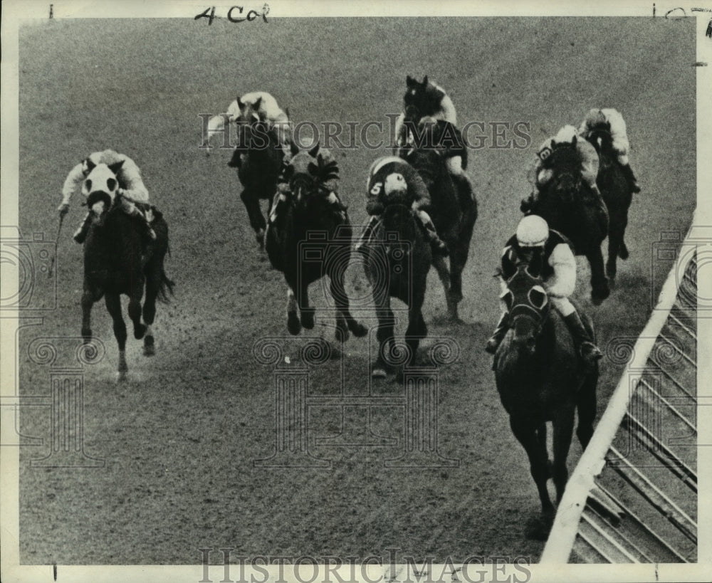 1969 Hindiya leads the field in the Crescent City Handicap - Historic Images