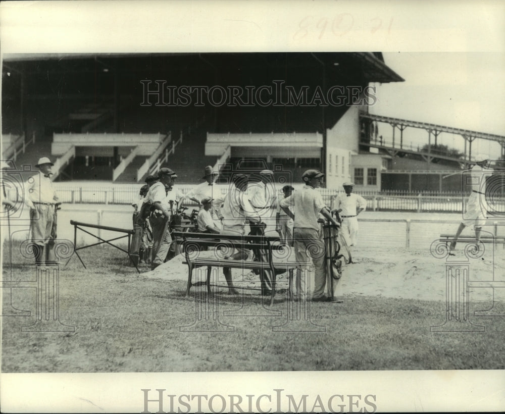 1921 Press Photo Golf course in middle of racetrack at the Fair Grounds - Historic Images