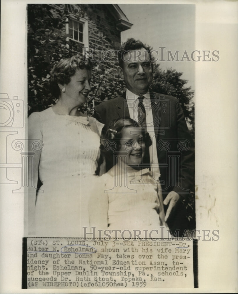 1959 Press Photo Dr. Walter Eshelman shown with wife Mary & daughter Donna Fay - Historic Images